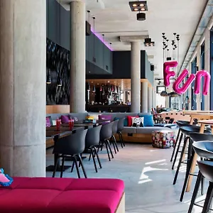 *** فندق مطار فيينا Moxy النمسا